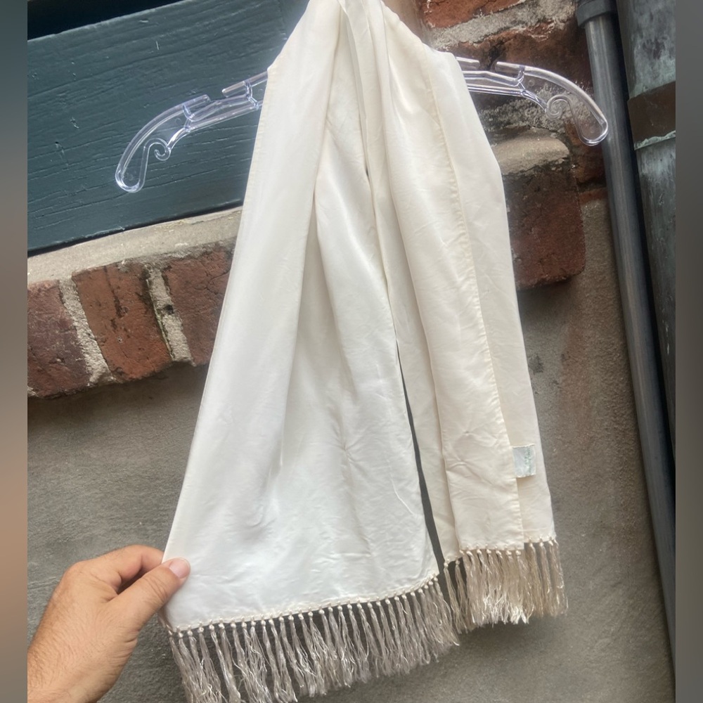 Vintage men’s Elegant White Scarf with Fringe